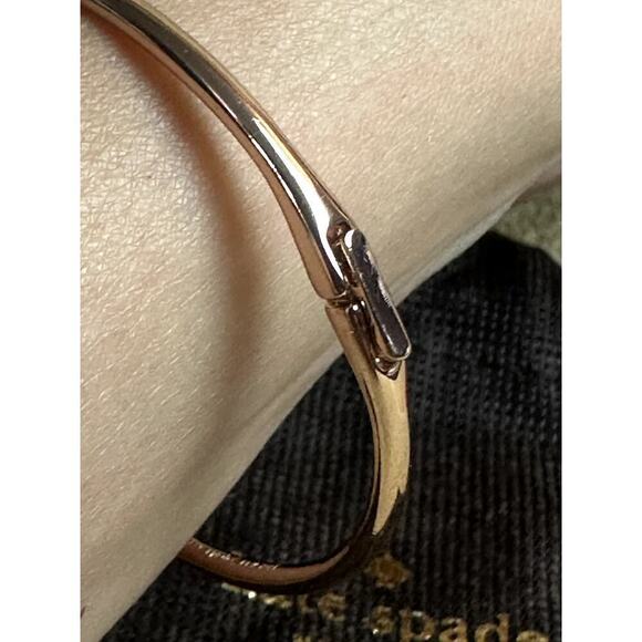 Kate Spade Gold Bow Skinny Bangle Women's Bracelet Jewelry - Picture 5 of 6
